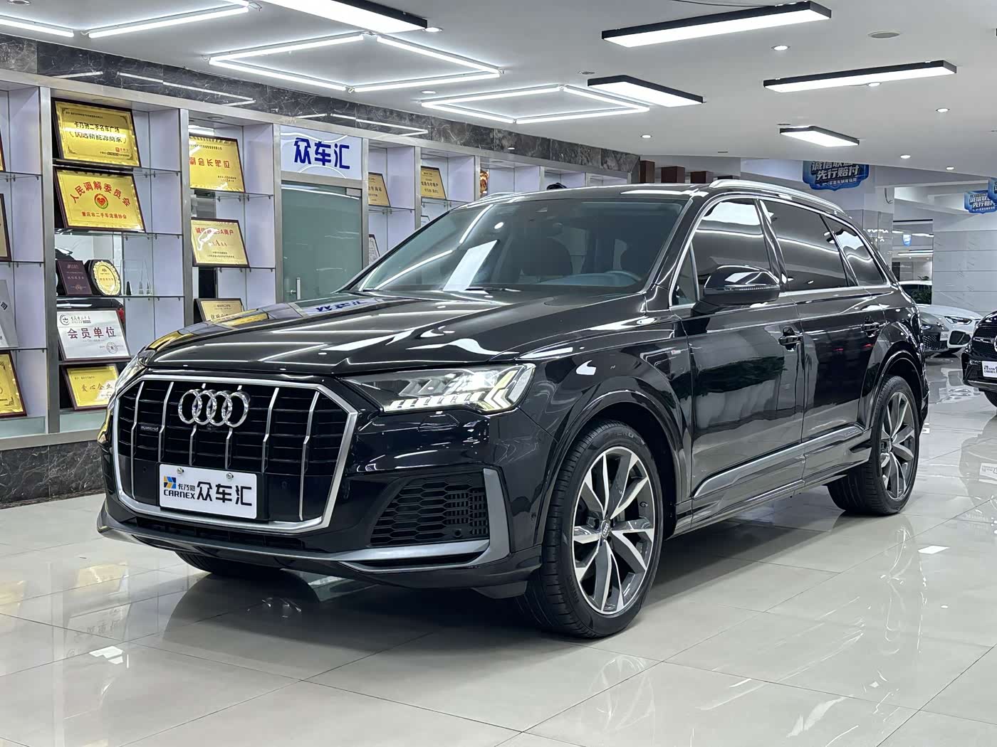 Used Audi Q7 SUV in black, front three-quarter view